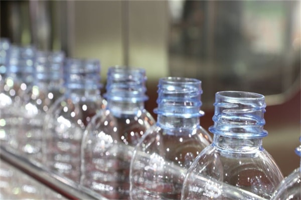 PET water bottle in conveyor of labelling machine