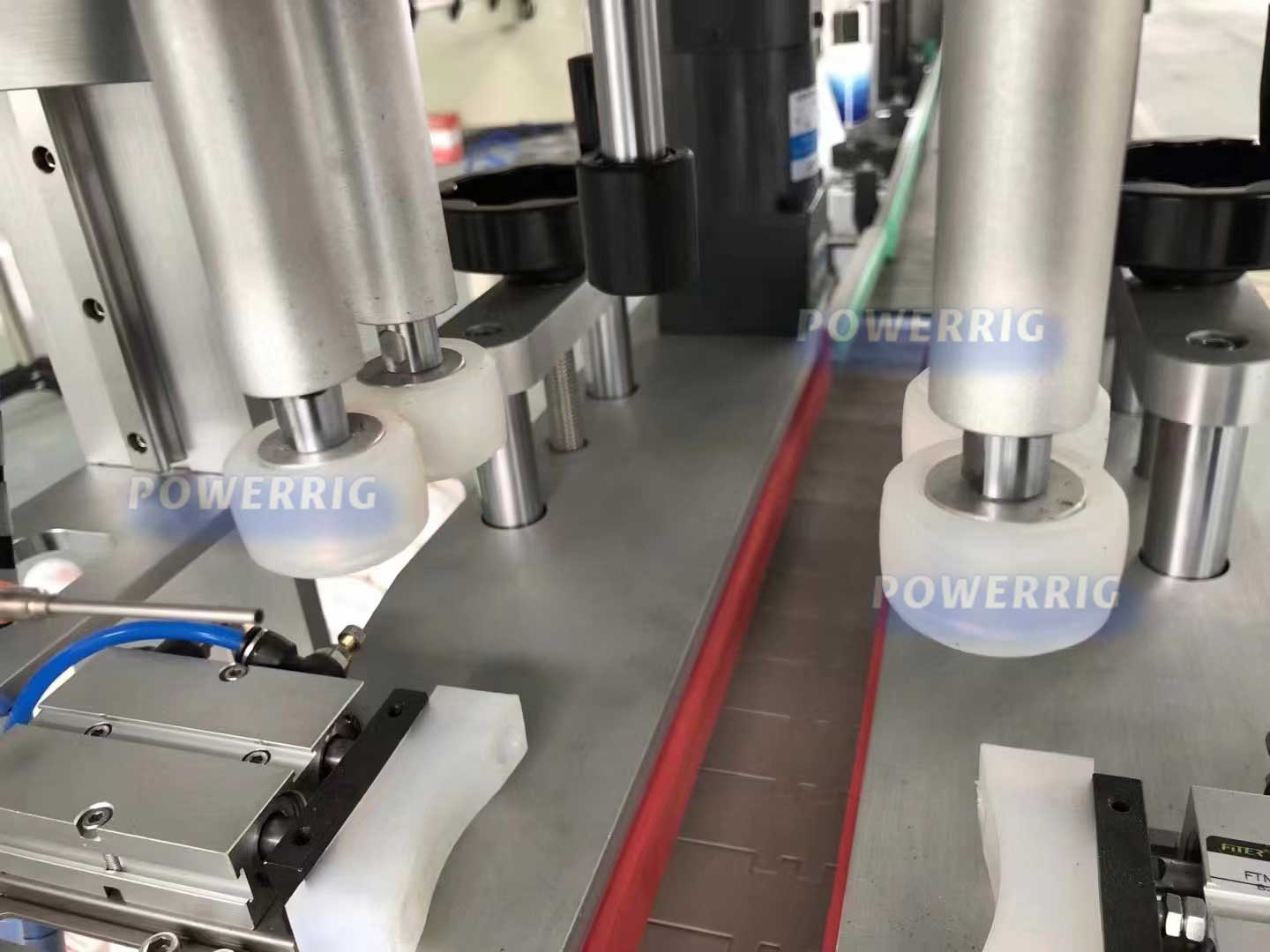 four-wheel linear capping machine